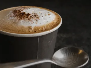 萊茵咖啡 卡布奇諾，完成後的飲品成品照